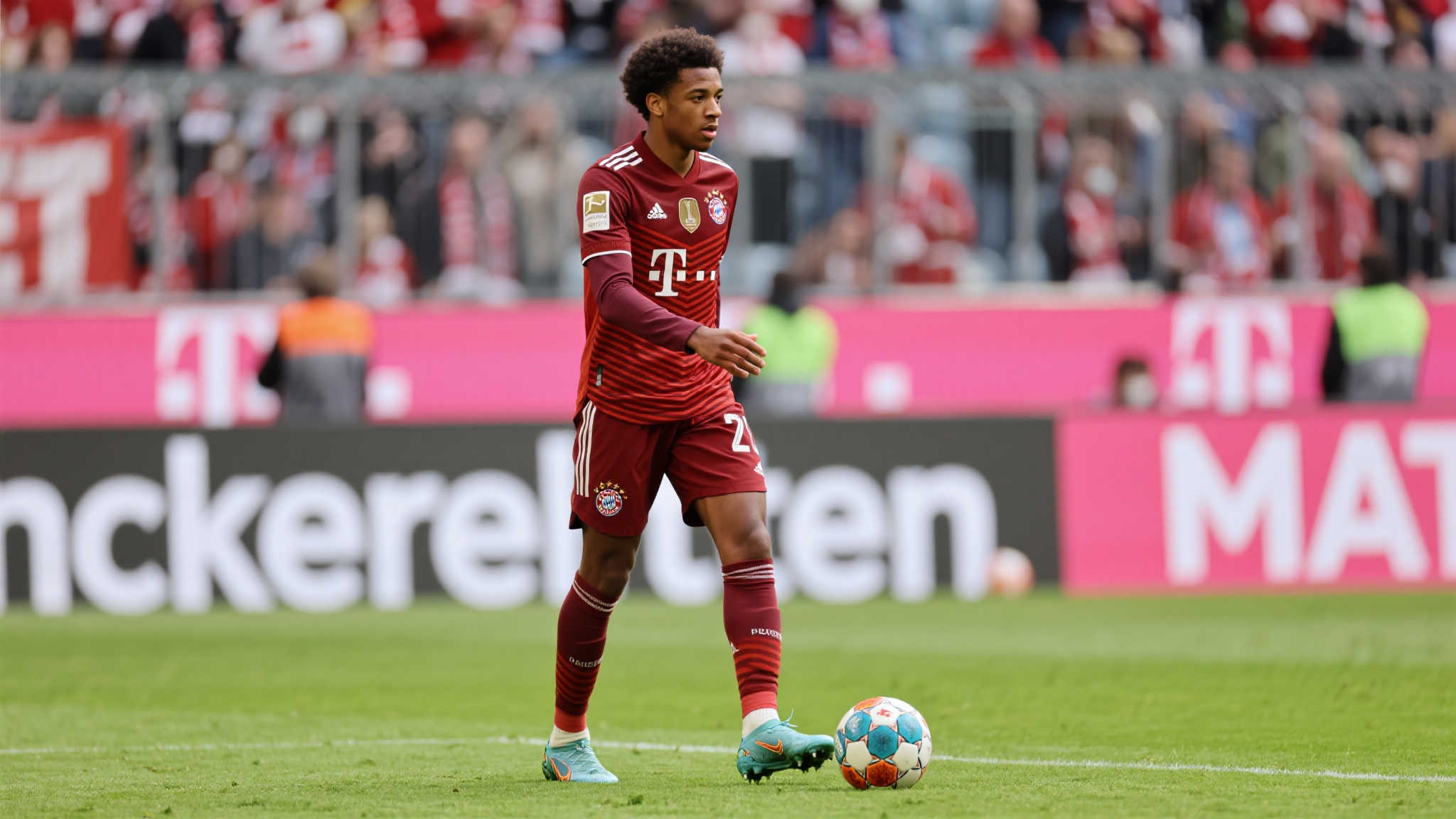 德天空:穆西亚拉身体状况良好,周日将如期参赛 在足球世界中,年轻球星的每一次动态都能牵动无数球迷